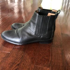 Madewell Chelsea boots. Size 8